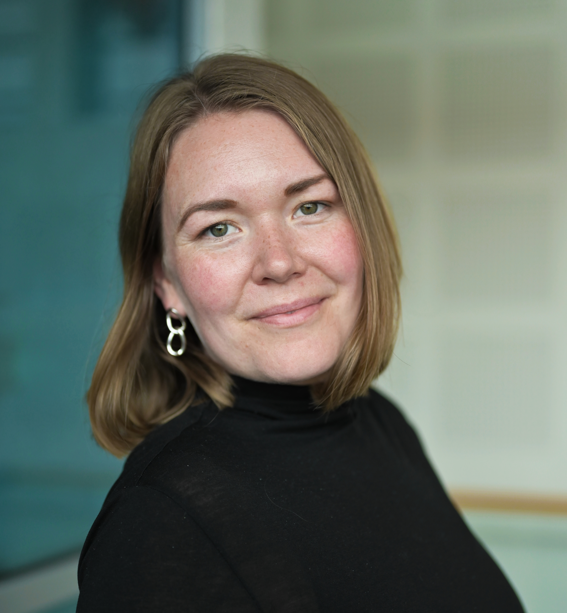 Administrativ medarbeider Tine Berg-Olsen ved Klinikk for krisepsykologi i Bergen.